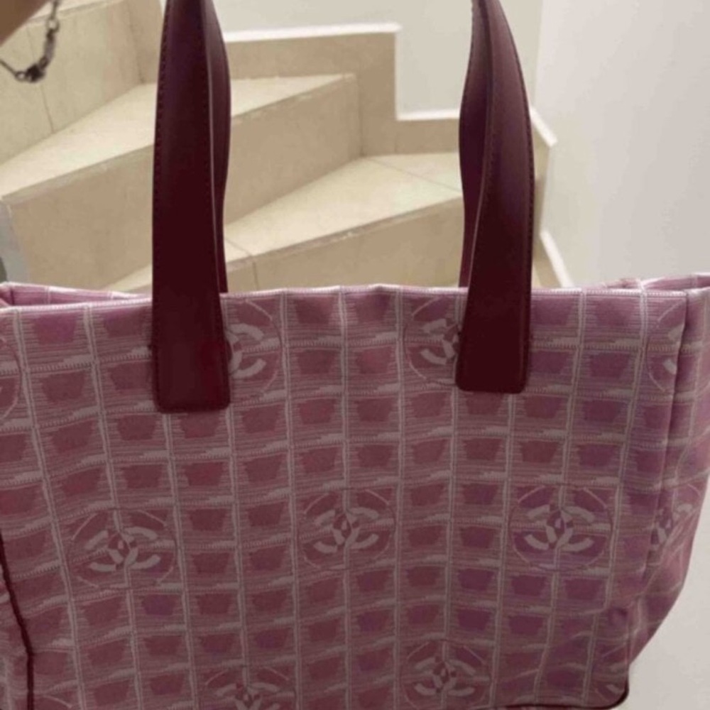 CHANEL Pink Checkered Tote Bag - Picture 8 of 9